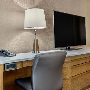 Deluxe Upper Floors Queen Room